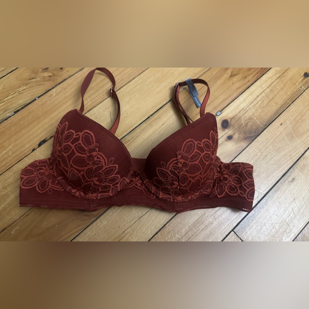 Elegant Lace Women's Bra in Rich Burgundy